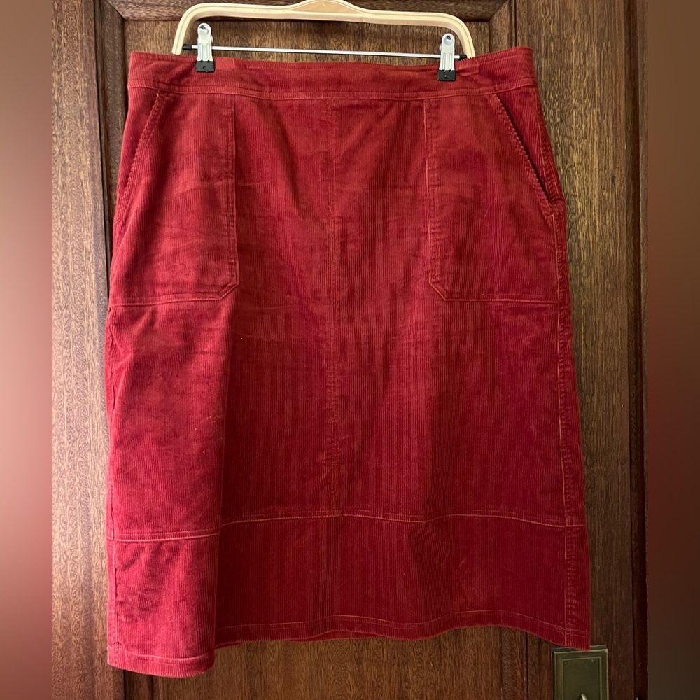 Corduroy skirt with big pockets